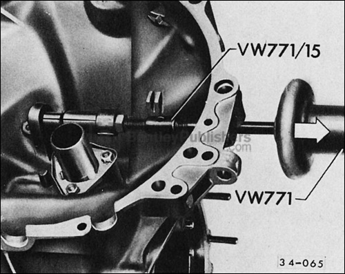 Fig. 4. Clutch release shaft bushing, removing.