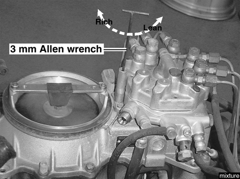 Idle mixture
Adjust idle mixture (%CO) with 3 mm Allen wrench. 
Turn screw clockwise to richen mixture.
Turn screw counterclockwise to lean mixture.
Adjust mixture with engine not running in order to avoid bending sensor plate arm.
Make small adjustments. Remove tool before starting engine. Raise engine speed a few times before rechecking mixture.
When finished, check sensor duty cycle using Bosch Hammer (Porsche tester 9288) at diagnostic plug.
Oxygen sensor
Duty cycle.....20% - 80%
25 CIS Fuel Injection
page 25-9